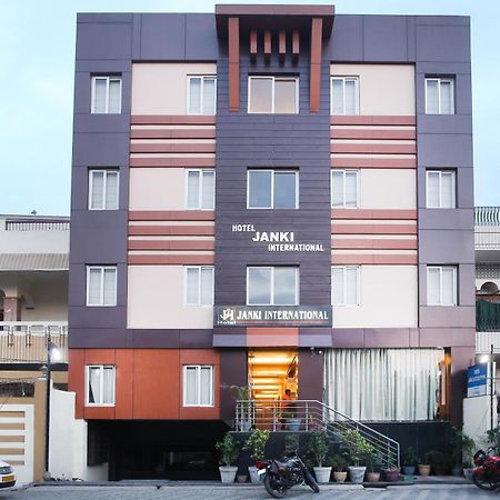 Hotel Janki International 3 Km From Kashi Vishwanath Temple Free Pickup From Railway Station Varanasi Exterior photo
