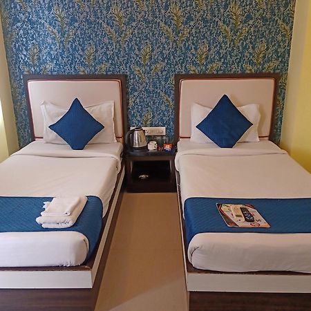 Hotel Janki International 3 Km From Kashi Vishwanath Temple Free Pickup From Railway Station Varanasi Exterior photo