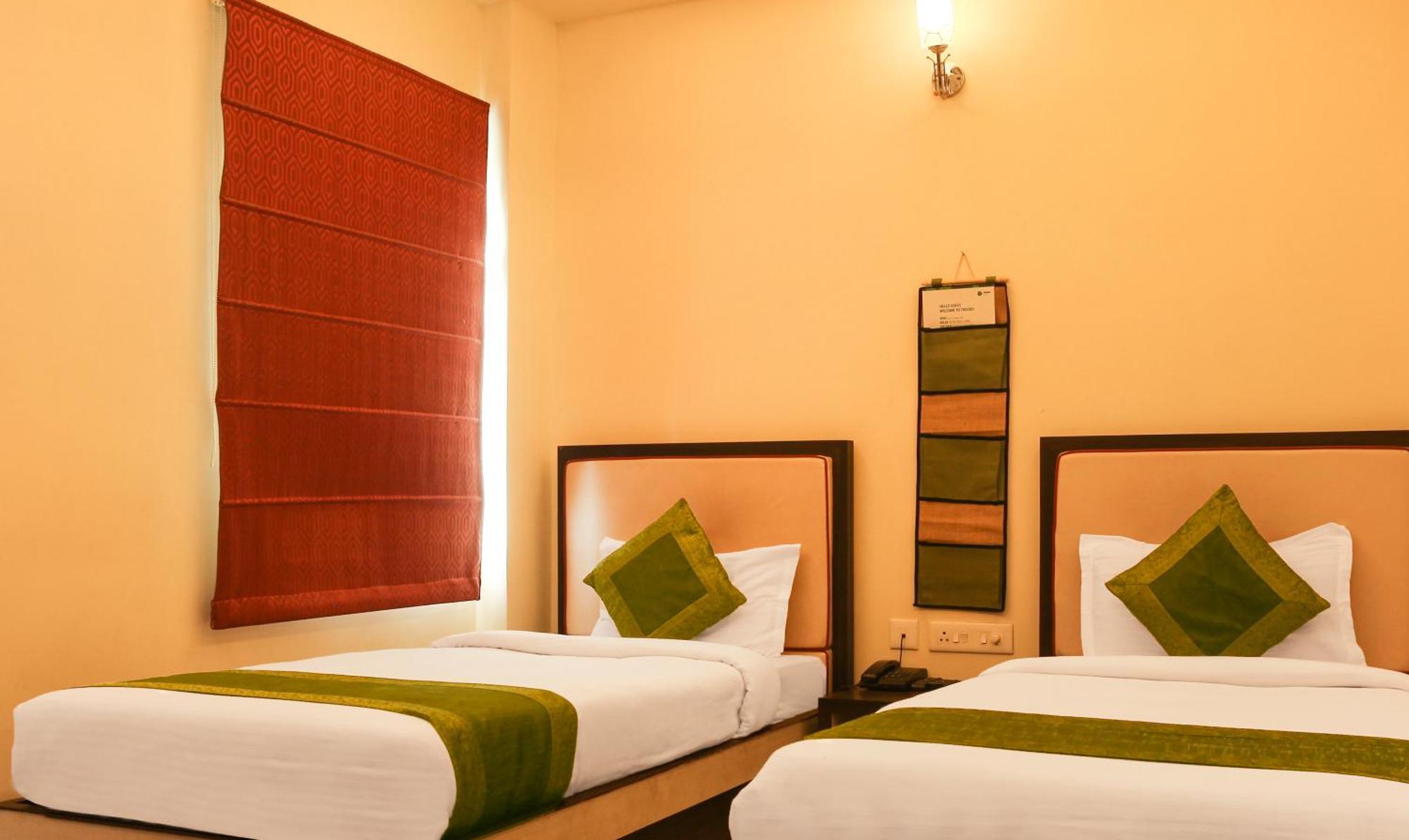 Hotel Janki International 3 Km From Kashi Vishwanath Temple Free Pickup From Railway Station Varanasi Exterior photo