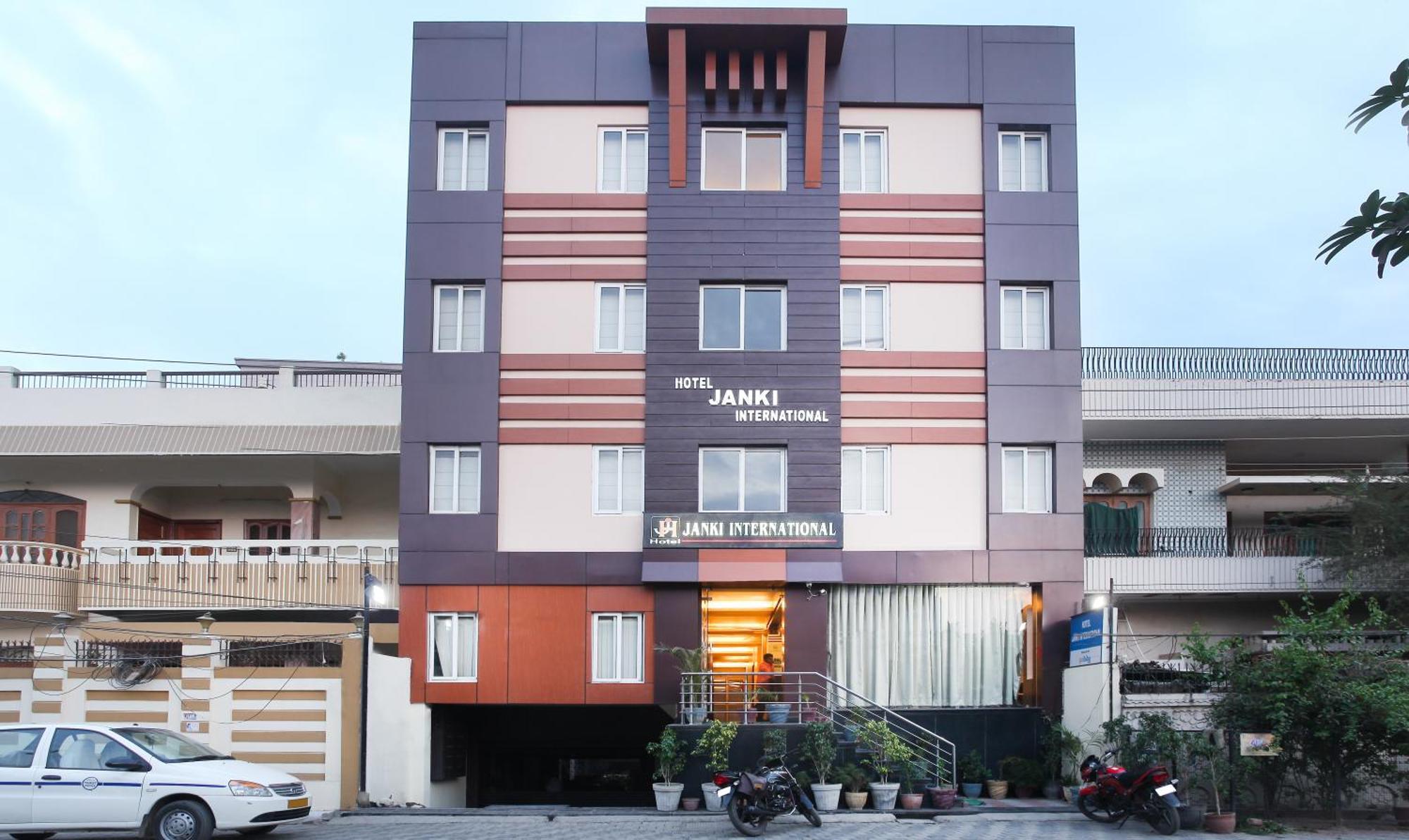 Hotel Janki International 3 Km From Kashi Vishwanath Temple Free Pickup From Railway Station Varanasi Exterior photo