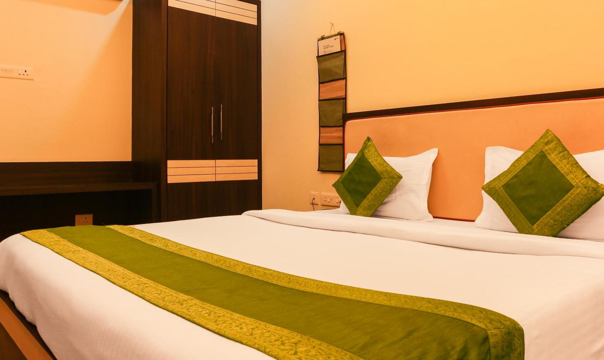Hotel Janki International 3 Km From Kashi Vishwanath Temple Free Pickup From Railway Station Varanasi Exterior photo