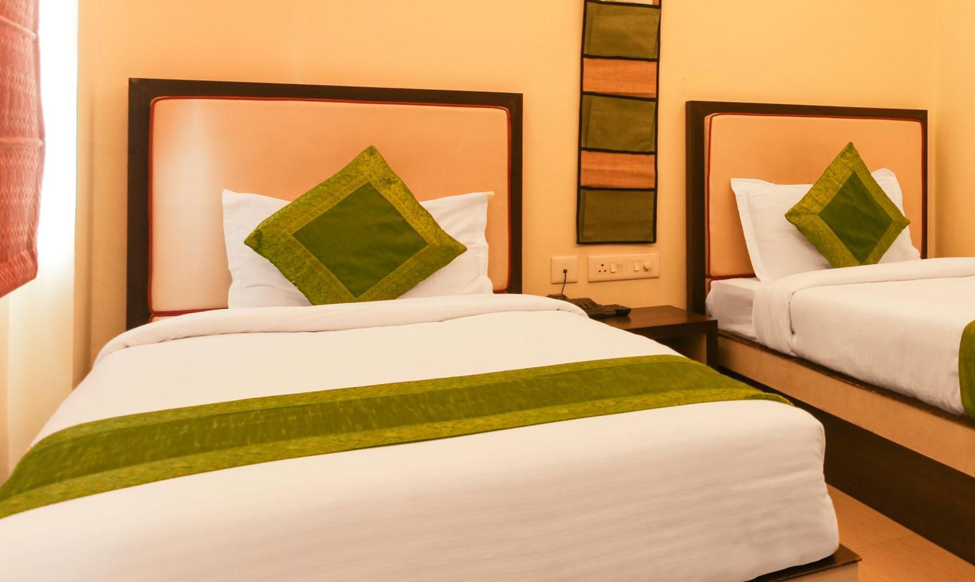 Hotel Janki International 3 Km From Kashi Vishwanath Temple Free Pickup From Railway Station Varanasi Exterior photo