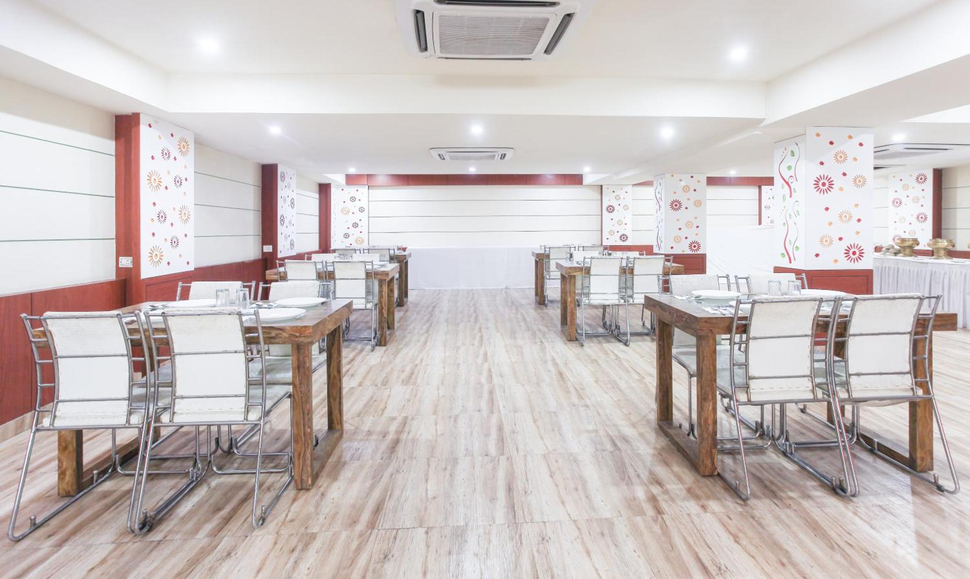 Hotel Janki International 3 Km From Kashi Vishwanath Temple Free Pickup From Railway Station Varanasi Exterior photo