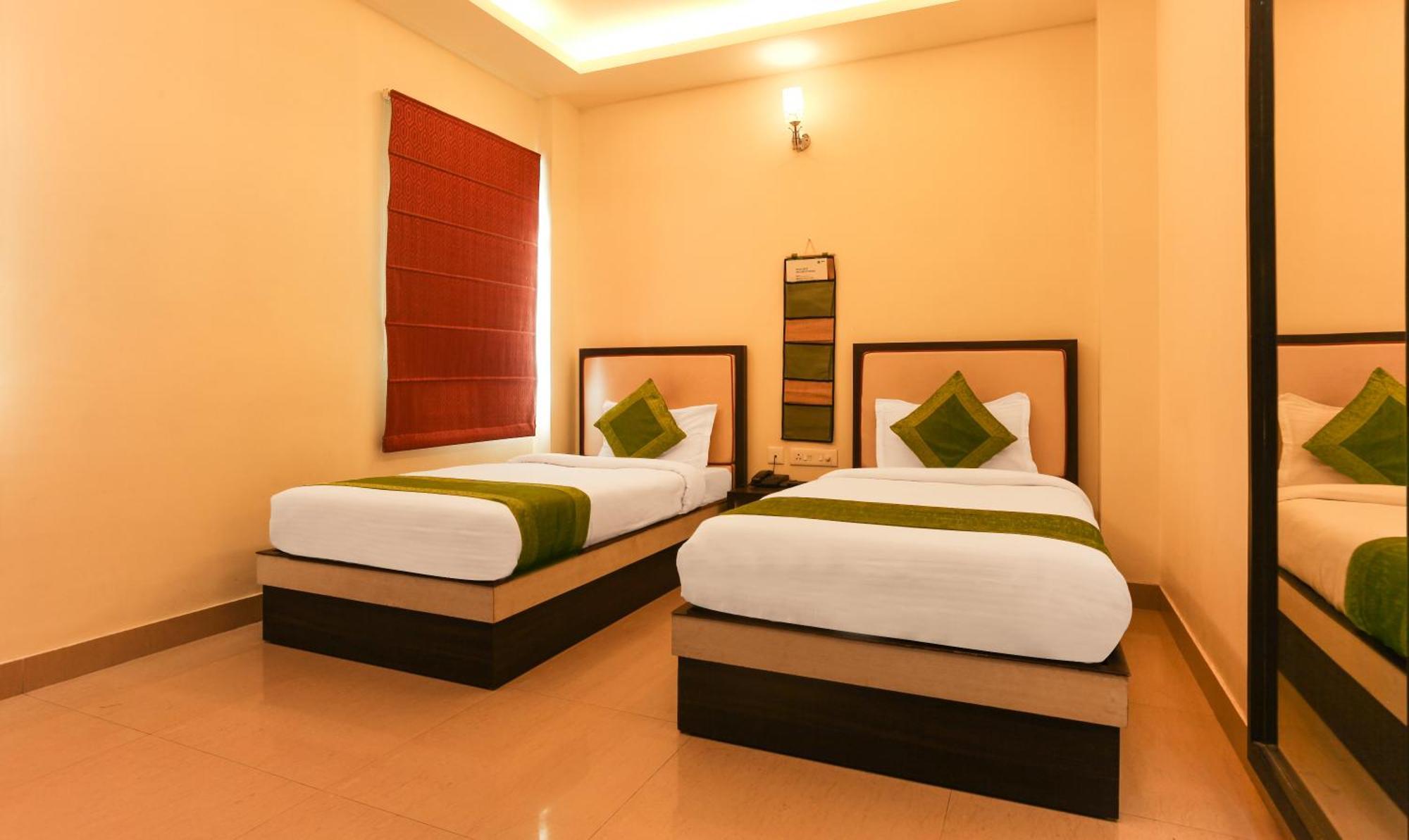 Hotel Janki International 3 Km From Kashi Vishwanath Temple Free Pickup From Railway Station Varanasi Exterior photo