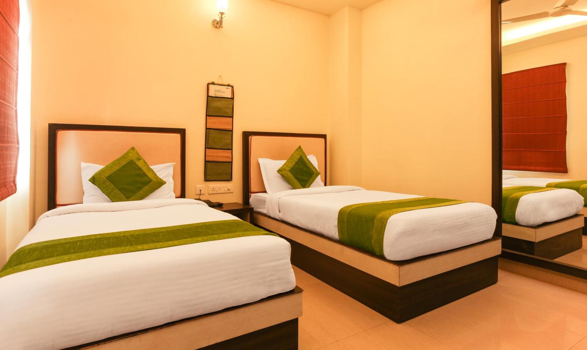Hotel Janki International 3 Km From Kashi Vishwanath Temple Free Pickup From Railway Station Varanasi Exterior photo