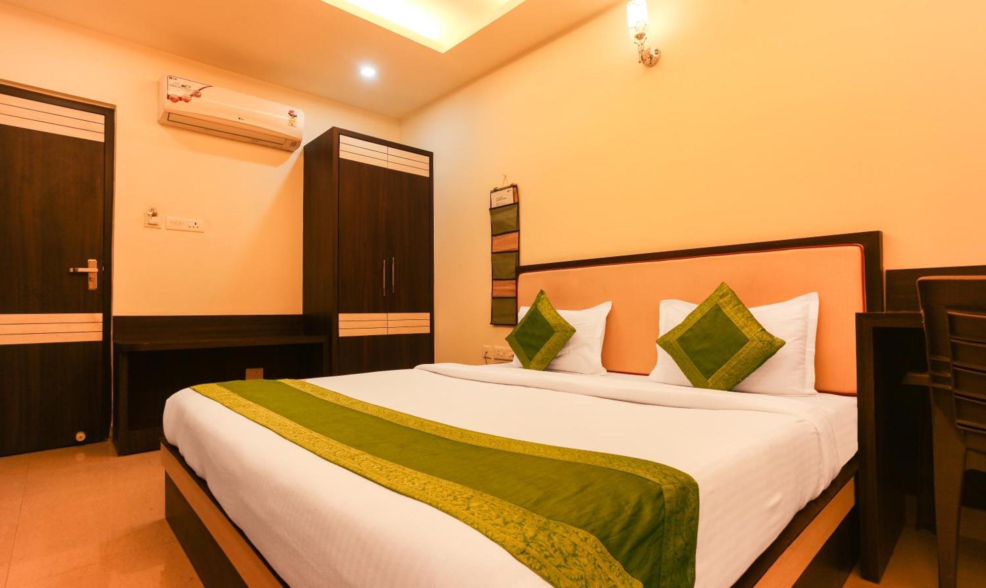 Hotel Janki International 3 Km From Kashi Vishwanath Temple Free Pickup From Railway Station Varanasi Exterior photo