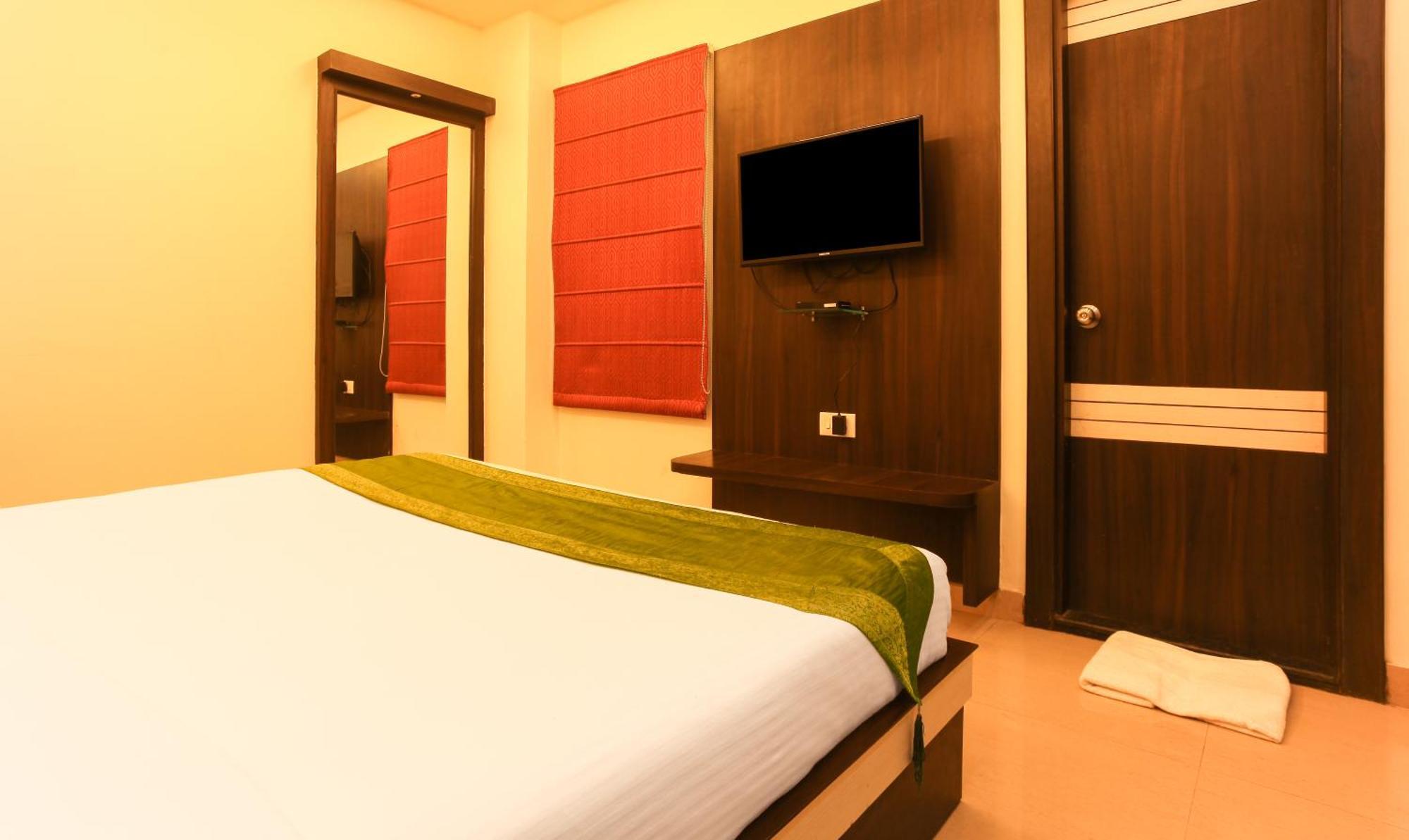 Hotel Janki International 3 Km From Kashi Vishwanath Temple Free Pickup From Railway Station Varanasi Exterior photo
