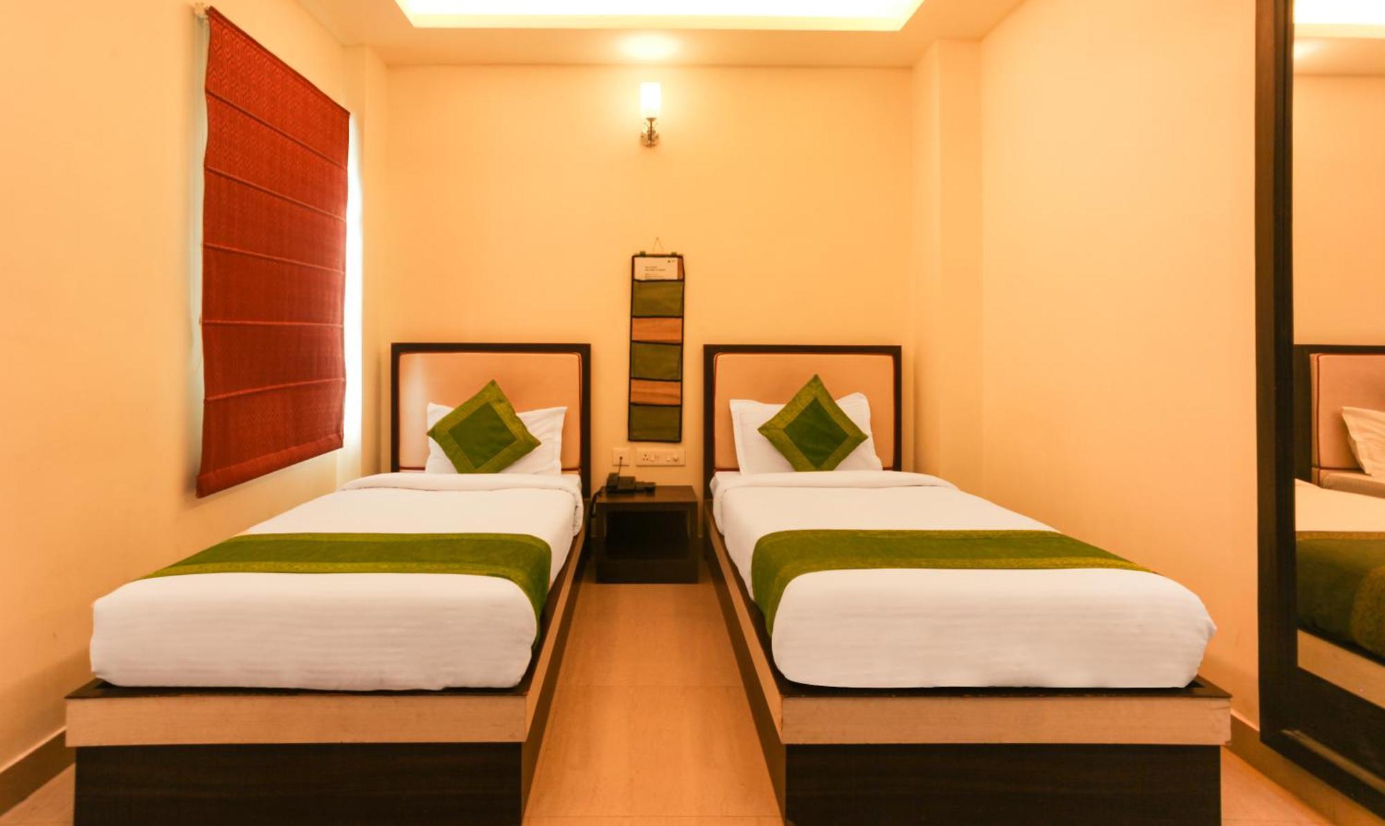 Hotel Janki International 3 Km From Kashi Vishwanath Temple Free Pickup From Railway Station Varanasi Exterior photo