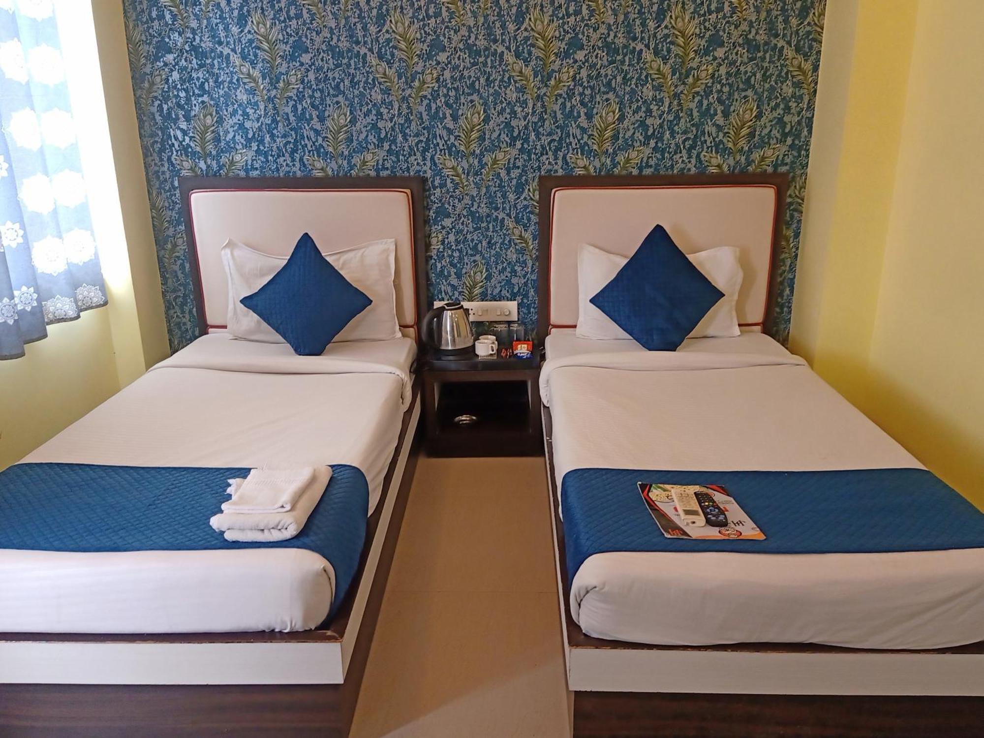 Hotel Janki International 3 Km From Kashi Vishwanath Temple Free Pickup From Railway Station Varanasi Exterior photo