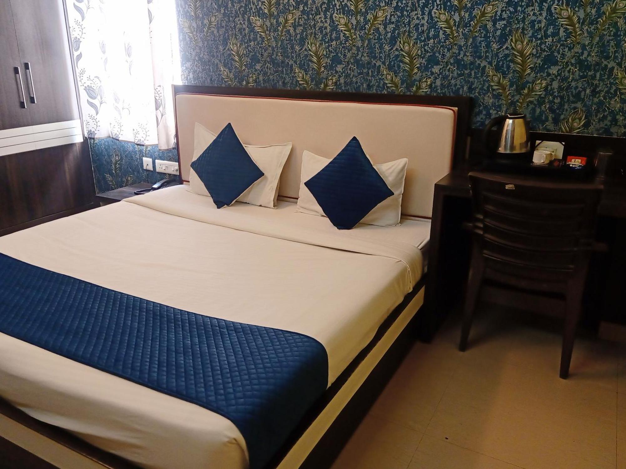 Hotel Janki International 3 Km From Kashi Vishwanath Temple Free Pickup From Railway Station Varanasi Exterior photo