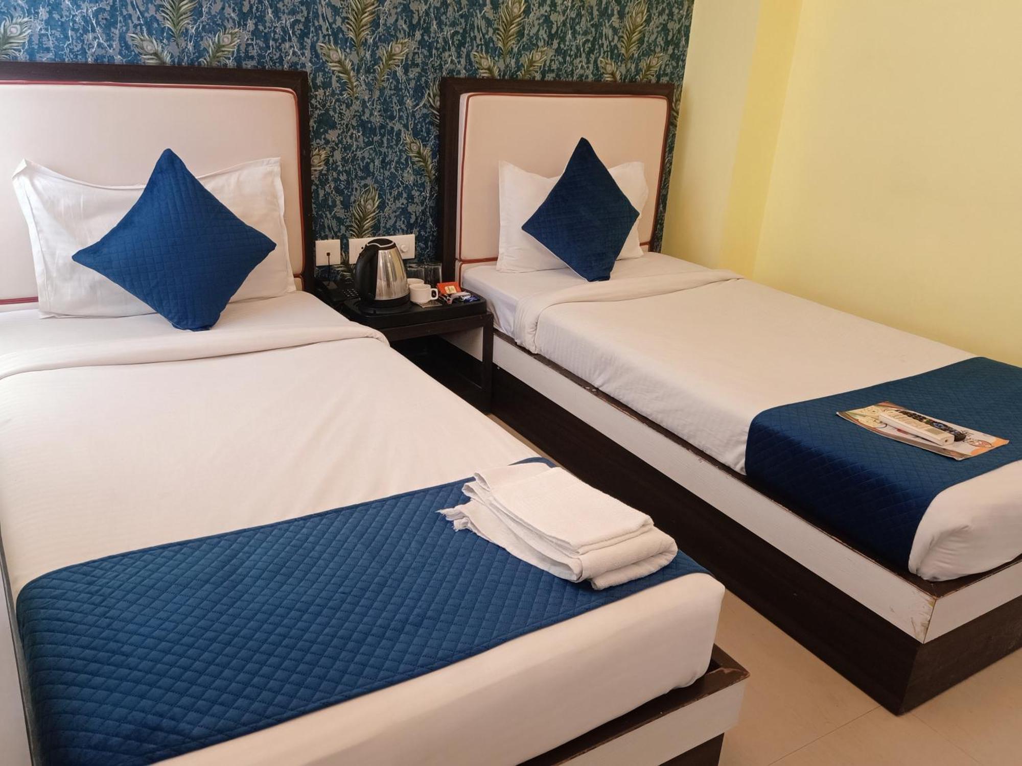 Hotel Janki International 3 Km From Kashi Vishwanath Temple Free Pickup From Railway Station Varanasi Exterior photo