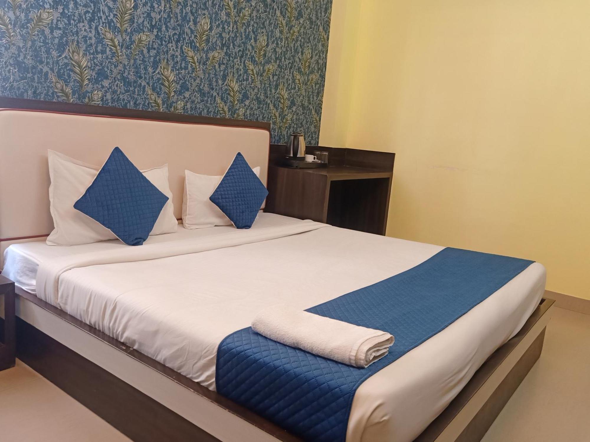 Hotel Janki International 3 Km From Kashi Vishwanath Temple Free Pickup From Railway Station Varanasi Exterior photo