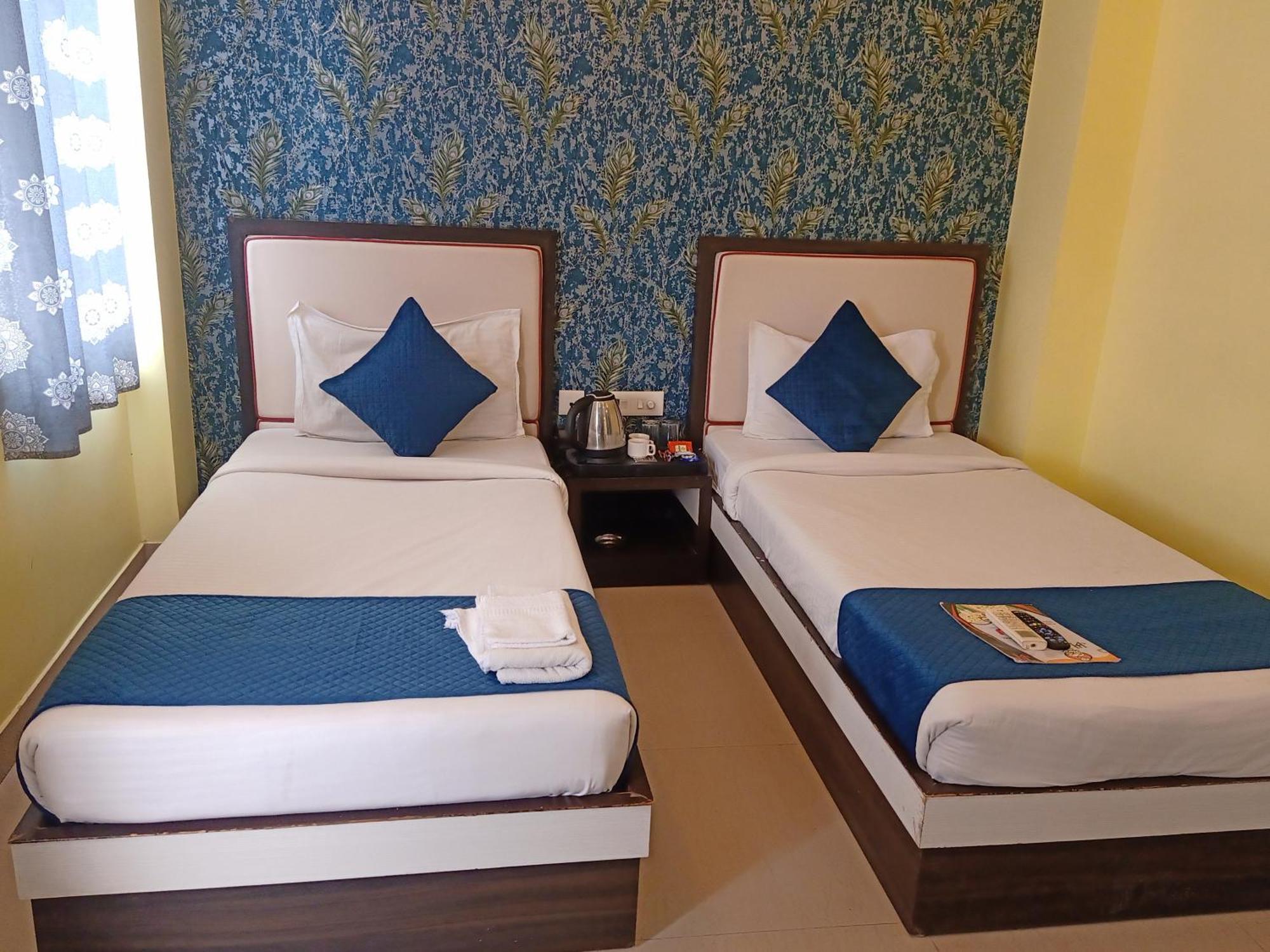 Hotel Janki International 3 Km From Kashi Vishwanath Temple Free Pickup From Railway Station Varanasi Exterior photo