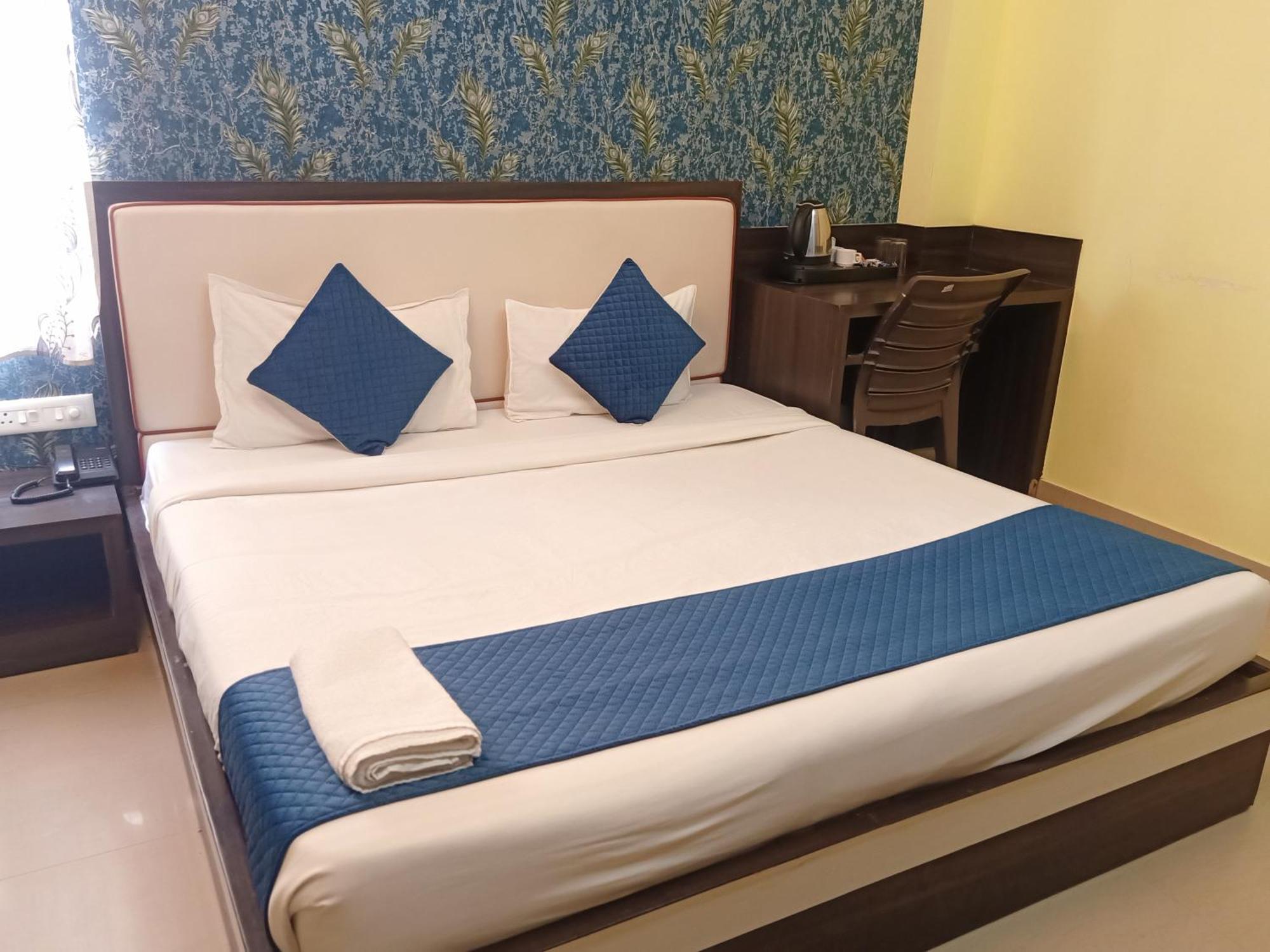 Hotel Janki International 3 Km From Kashi Vishwanath Temple Free Pickup From Railway Station Varanasi Exterior photo