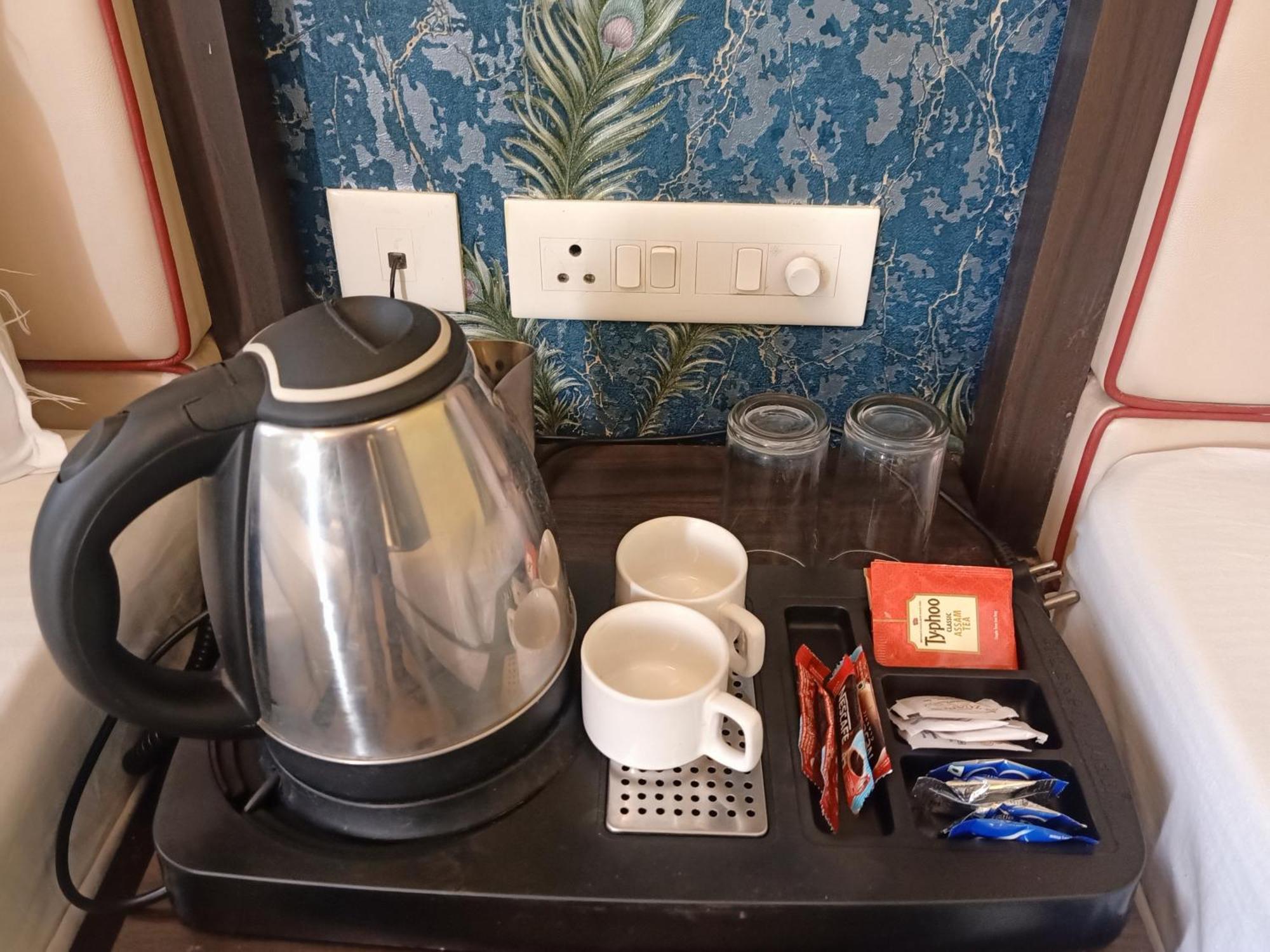 Hotel Janki International 3 Km From Kashi Vishwanath Temple Free Pickup From Railway Station Varanasi Exterior photo
