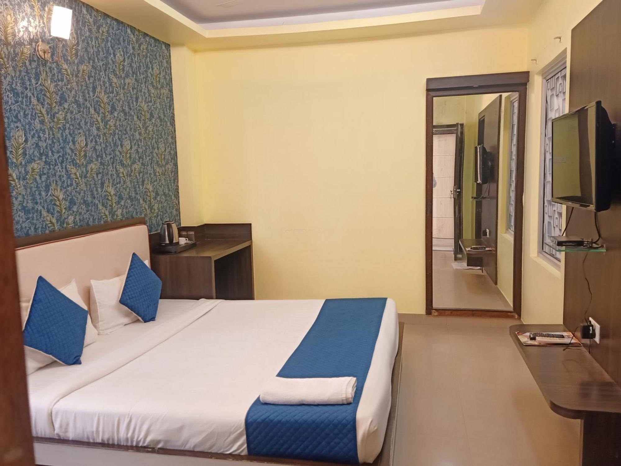 Hotel Janki International 3 Km From Kashi Vishwanath Temple Free Pickup From Railway Station Varanasi Exterior photo